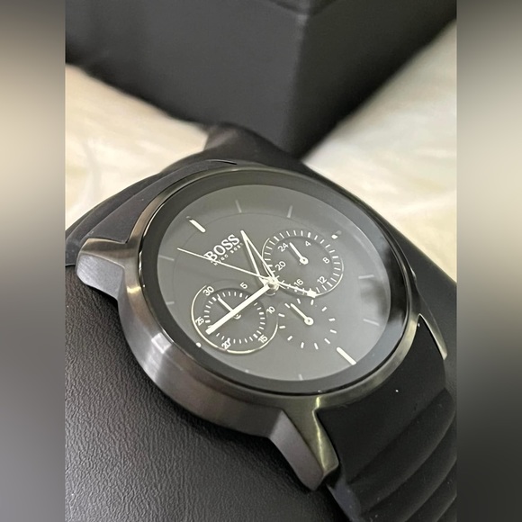 HB1512639- Hugo Boss Men’s Modern Black Rubber Strap Watch - Picture 4 of 12